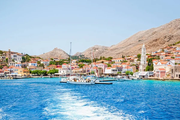 Yunanistan 'ın Dodecanese ada zincirinin bir parçası olan Rodos yakınlarındaki Halki Adası.