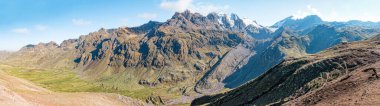 Peru 'nun Cusco ili, Peru' da Vinicunca Gökkuşağı Dağı 'na yakın bir yer..