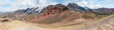 Vinicunca veya Winikunka. Ayrıca Montana de Siete Colores olarak da bilinir. Peru And Dağlarında Dağ.