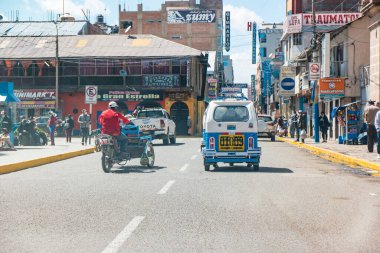 Juliaca, Peru - Ekim 2021: Peru 'da Juliaca sokaklarında günlük yaşam.