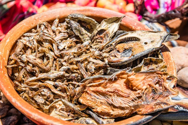 ペルーのティティカカ湖のウロス島の伝統的な料理 — ストック写真
