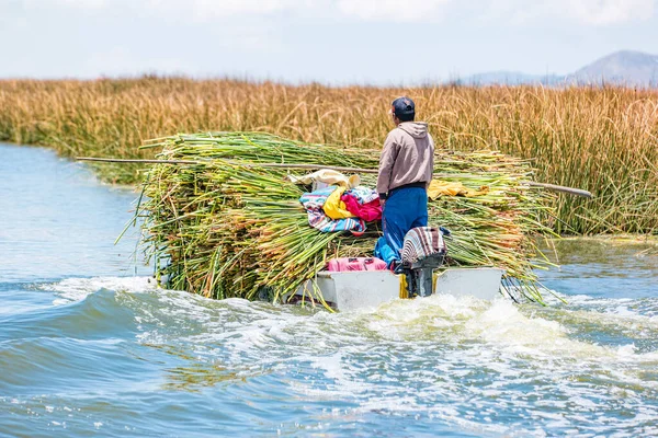 Pessoas Nas Ilhas Uros Flutuantes Lago Titicaca Peru — Fotografia de Stock