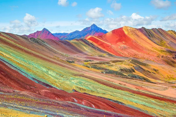 Vinicunca veya Winikunka. Ayrıca Montana de Siete Colores olarak da bilinir. Peru And Dağlarında Dağ.