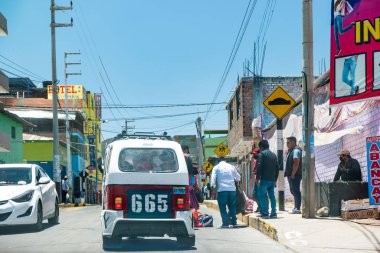 Puquio, Peru - Ekim 2021: Peru 'da tipik küçük bir kasabanın sokaklarında günlük yaşam.