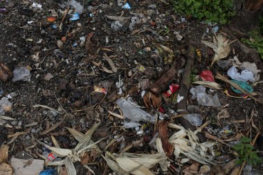 Parktaki çöp yığını