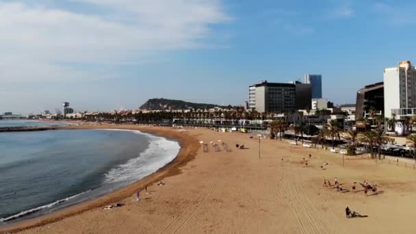 Dron Zastřelil Barcelonu Drone Pohled Pulzující Koupání Opalování Pláže Barceloně — Stock video