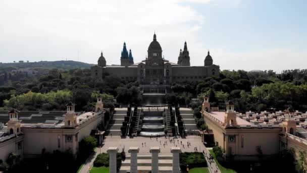 バルセロナの国立宮殿のドローン撮影 カタルーニャ国立美術館 バルセロナのドローン博物館からの眺め モンジュイック バルセロナの首都の山 — ストック動画