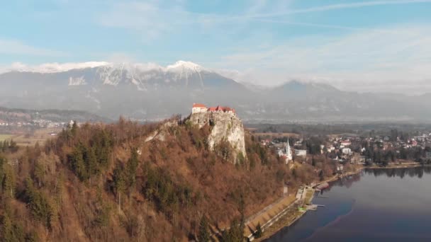 Bled Castle Top Van Een Berg Door Lake Blaysko Buurt — Stockvideo