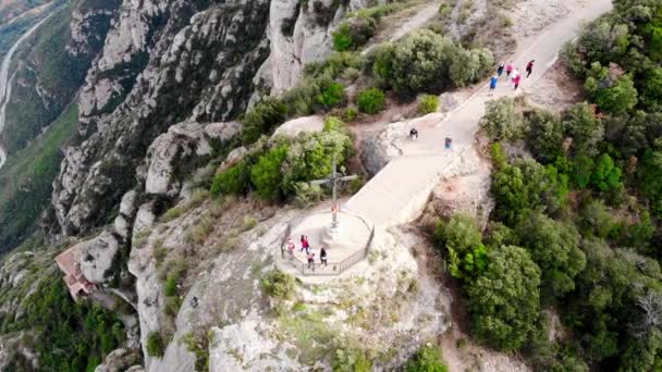 Drone Disparo Cruz San Miguel Montaña Montserrat Una Cruz Borde — Vídeos de Stock