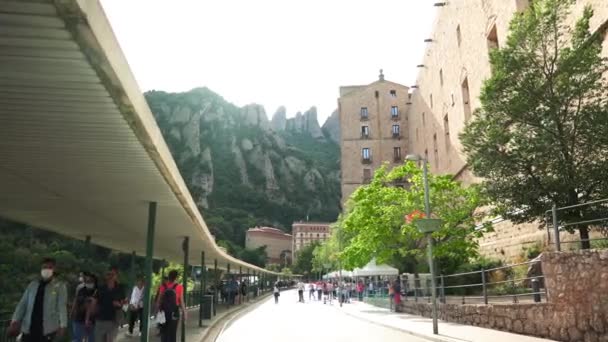 Montserrat Spanien Montserrats Berömda Kloster Benediktinmunkarnas Reträtt Bergen Jagged Berg — Stockvideo