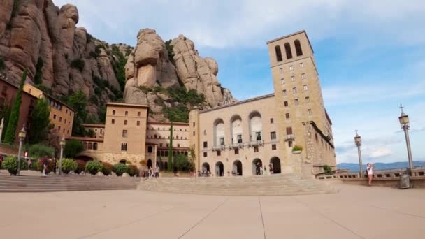 Гора Монсеррат Испании Знаменитый Монастырь Монсеррат Горное Отступление Бенедиктинских Монахов — стоковое видео