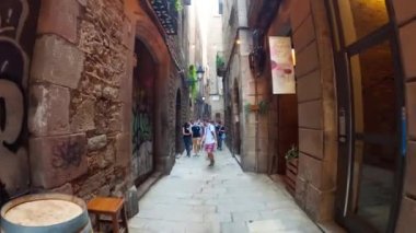 Barselona 'nın Gotik Mahallesi. Barselona 'nın en eski ve orta bölgesi. Tarih Merkezi. Barcelona 'nın dar sokakları. Küçük kare.