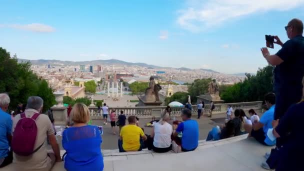 Museu Nacional Arte Catalunha Barcelona Habitantes Locais Descansam Perto Museu — Vídeo de Stock