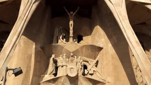 Barcelona Daki Sagrada Familia Eixample Bölgesindeki Kilise Tapınağın Alışılmadık Görünüşü — Stok video