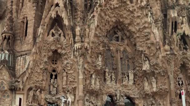 巴塞罗那的Sagrada Familia Eixample区的教堂这座庙宇不同寻常的外观 巴塞罗那的主要吸引力 西班牙启蒙寺 — 图库视频影像