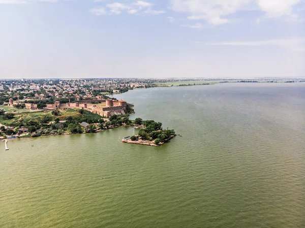 Belgorod-Dnestrovskaya kalesinin insansız hava aracı görüntüsü. Akerman kalesi, Dinyester nehrinin kıyısında Ukrayna 'da bir İHA' yı filme aldı. Doğu Avrupa 'nın en büyük kalelerinden biri..