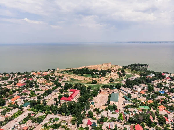 Belgorod-Dnestrovskaya kalesinin insansız hava aracı görüntüsü. Akerman kalesi, Dinyester nehrinin kıyısında Ukrayna 'da bir İHA' yı filme aldı. Doğu Avrupa 'nın en büyük kalelerinden biri..