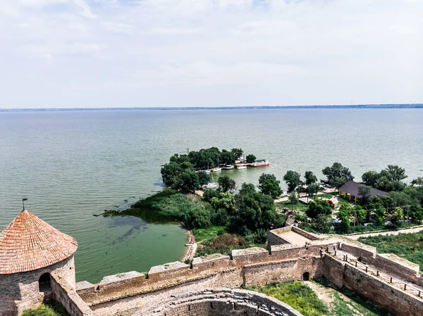 Belgorod-Dnestrovskaya kalesinin insansız hava aracı görüntüsü. Akerman kalesi, Dinyester nehrinin kıyısında Ukrayna 'da bir İHA' yı filme aldı. Doğu Avrupa 'nın en büyük kalelerinden biri..