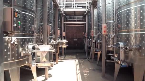 Equipamento Moderno Para Fazer Processar Uvas Fermentação Armazenagem Vinhos Vendadores — Vídeo de Stock