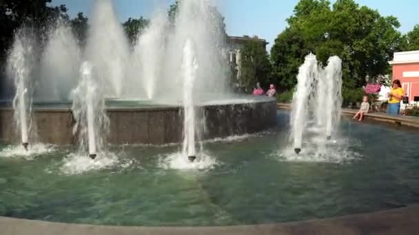 Parents Children Relax Fountain Odessa Odessa Opera Ballet Theatre Children — Vídeo de Stock