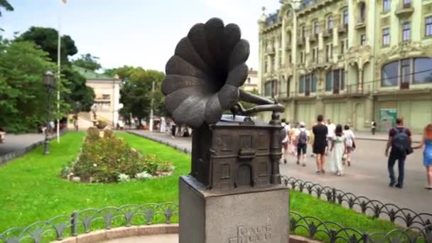 Monument Voice Odessa Bronze Vintage Gramophonecity Garden Park Center City — стоковое видео