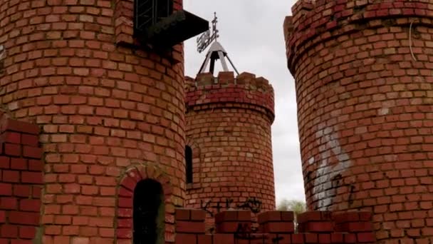 Wolkenzeitraffer Kinderrutsche Form Einer Burg Vor Dem Hintergrund Sich Schnell — Stockvideo