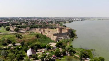 Belgorod-Dnestrovskaya kalesinin insansız hava aracı görüntüsü. Akerman kalesi, Dinyester nehrinin kıyısında Ukrayna 'da bir İHA' yı filme aldı. Doğu Avrupa 'nın en büyük kalelerinden biri..