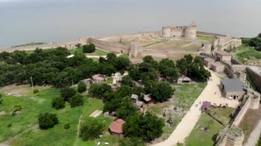 Belgorod-Dnestrovskaya kalesinin insansız hava aracı görüntüsü. Akerman kalesi, Dinyester nehrinin kıyısında Ukrayna 'da bir İHA' yı filme aldı. Doğu Avrupa 'nın en büyük kalelerinden biri..