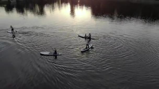 Vista Del Dron Gente Flotando Submarino Lago Azul Gente Divierte — Vídeos de Stock