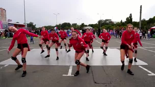 Young Girls Dancers Dance Public Place Street Dancers Show Dance — Vídeo de Stock