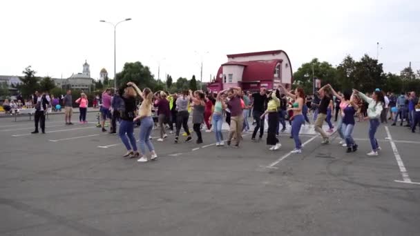 Flashmob Tańczy Dziewczyny Tańczą Bachatę Choreografia Taniec Ameryki Łacińskiej Mistrzowskie — Wideo stockowe