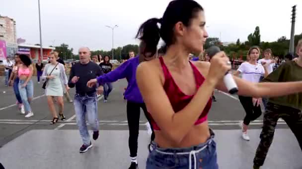 Flashmob Dancing Girls Dance Bachata Choreography Latin American Dance Master — Video Stock