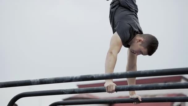 Workout Sports Competitions Innorthern Europe Young Athletes Show Acrobatic Stunts — 图库视频影像