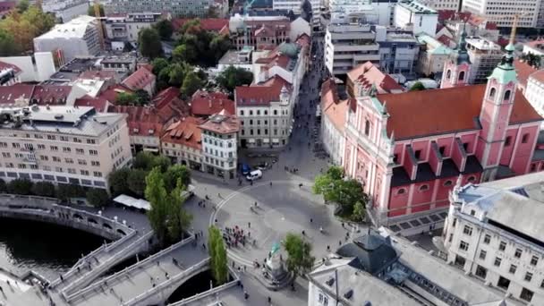 Drone Vista Plaza Centro Histórico Liubliana Puentes Triplepedestres Sobre Río — Vídeos de Stock