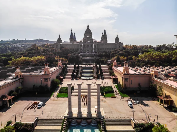 バルセロナの国立宮殿のドローン撮影 カタルーニャ国立美術館 バルセロナのドローン博物館からの眺め モンジュイック バルセロナの首都の山 ストックフォト