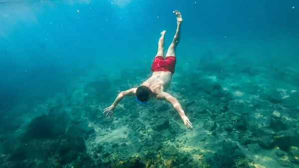 Прыжки Воду Задержкой Дыхания Тосса Мар Фридайвинг Средиземном Море Испании — стоковое фото