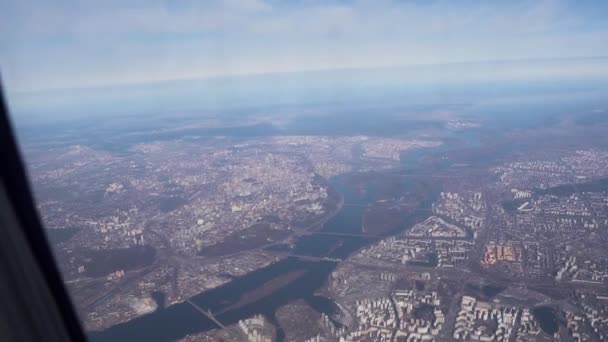Widok Okna Samolotu Miasto Kijów Ukraińskie Linie Lotnicze Transport Lotniczy — Wideo stockowe
