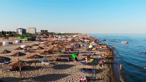 Záběr Letovisko Zatoka Pohled Lidi Kteří Opalují Pláži Moře Oděse — Stock video
