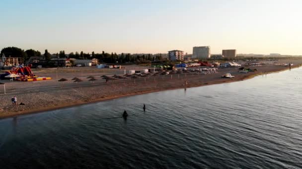 Drone Disparó Cazadores Tesoros Mar Busca Tesoros Las Personas Con — Vídeos de Stock