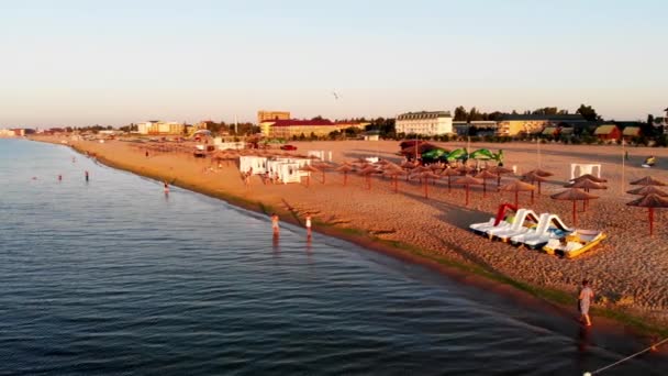 Drone Shot Zatoka Resort Vista Drone Pessoas Tomando Banho Sol — Vídeo de Stock