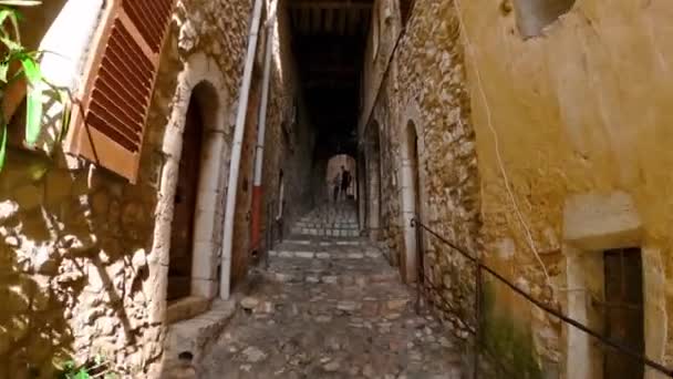 Ragazzo Una Ragazza Alla Fine Una Lunga Stradina Nel Sud — Video Stock