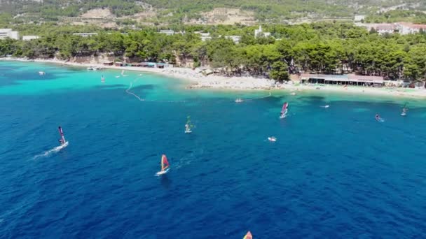 Drone Skott Människor Vindsurfing Brac Brac Adriatiska Havet Kroatiens Territorium — Stockvideo