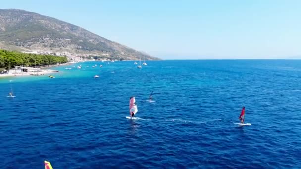 Drone Skott Människor Vindsurfing Brac Brac Adriatiska Havet Kroatiens Territorium — Stockvideo
