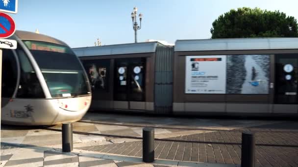 Tram Cittadino Nizza Due Tram Corrono Rotaie Infrastrutture Cittadine Nizza — Video Stock