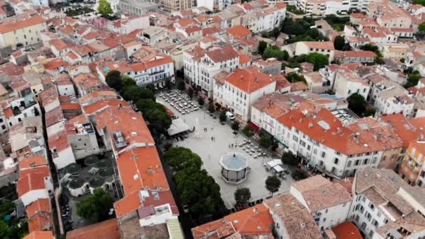 Drone Shot Old City Antibes Time Lapse People Walking Square — Vídeos de Stock