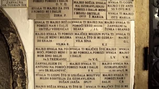 Stone Gate Zagreb Commemorative Stone Tablets Icon Mother God Survived — ストック動画