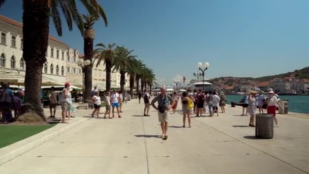 People Walk Promenade Trogir Old Town Trogir People Resort Holidays — Αρχείο Βίντεο