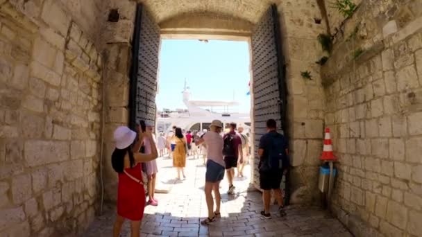 People Walk Promenade Trogir Old Town Trogir People Resort Holidays — Αρχείο Βίντεο