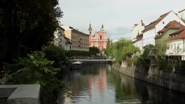 Modern Gyalogos Híd Ribja Brv Központjában Ljubljana Ljubljanában Ljubljanica Folyó — Stock videók