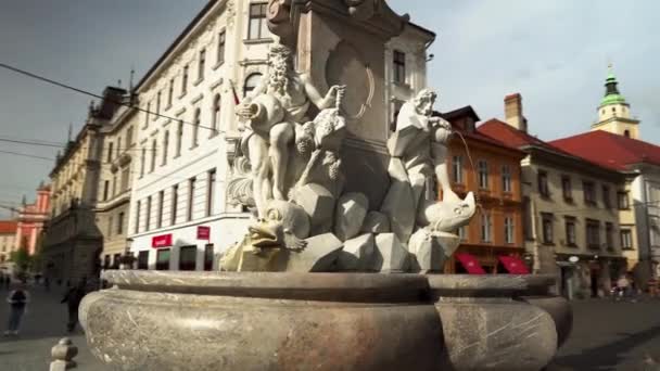 Πλατεία Της Πόλης Στη Λιουμπλιάνα Της Σλοβενίας Πηγή Των Τριών — Αρχείο Βίντεο